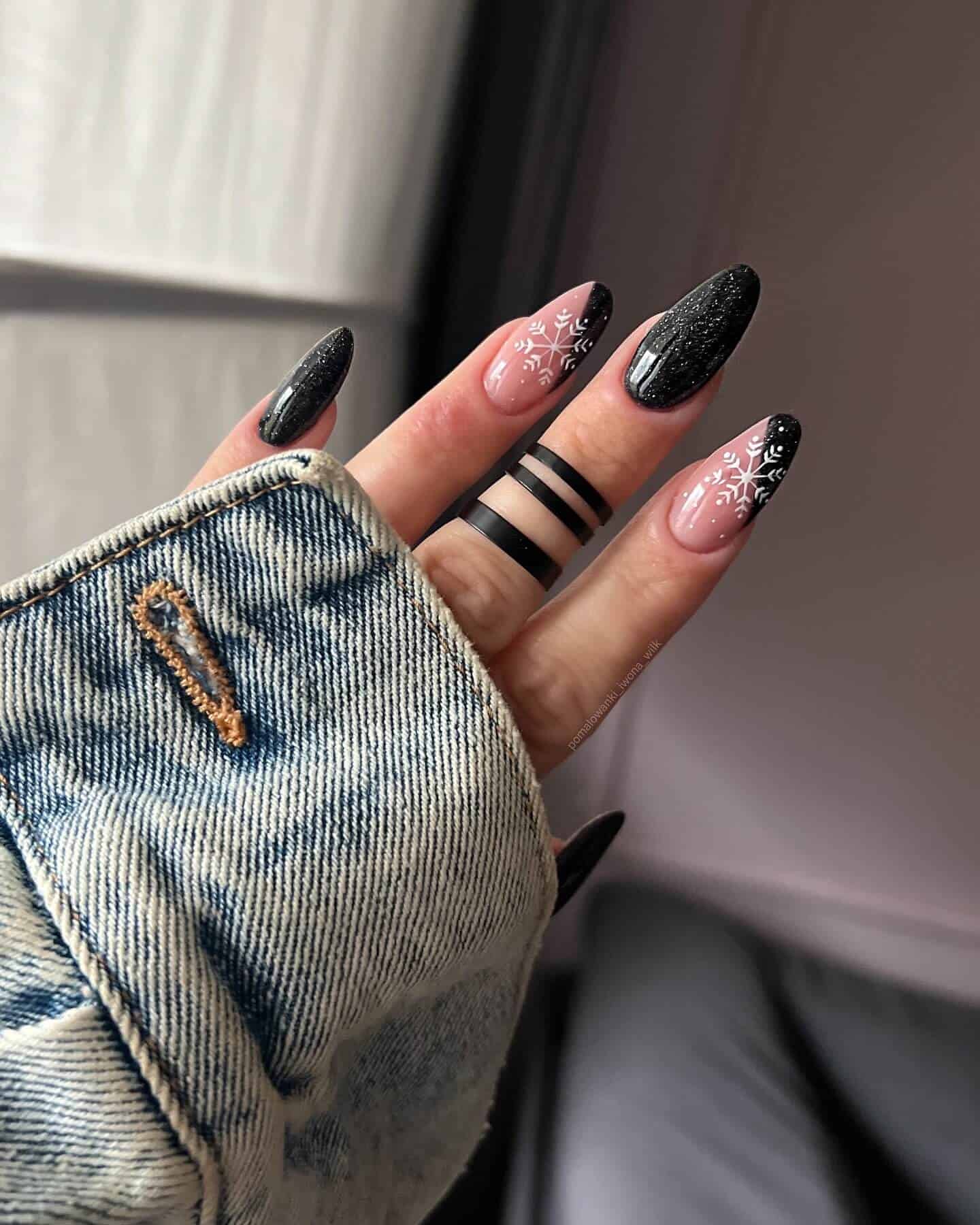 35 Gorgeous Black Nail Designs That Are Chic And Timeless - LaylaShine