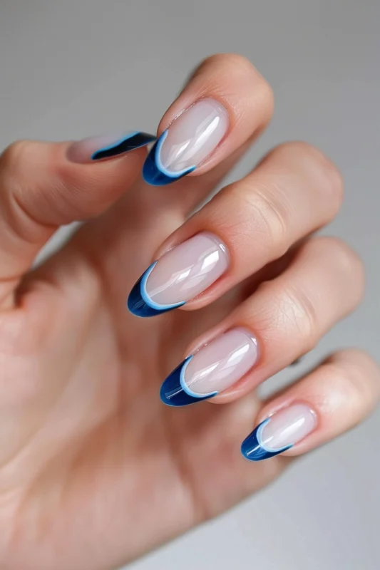 Short nails with blue French tips.