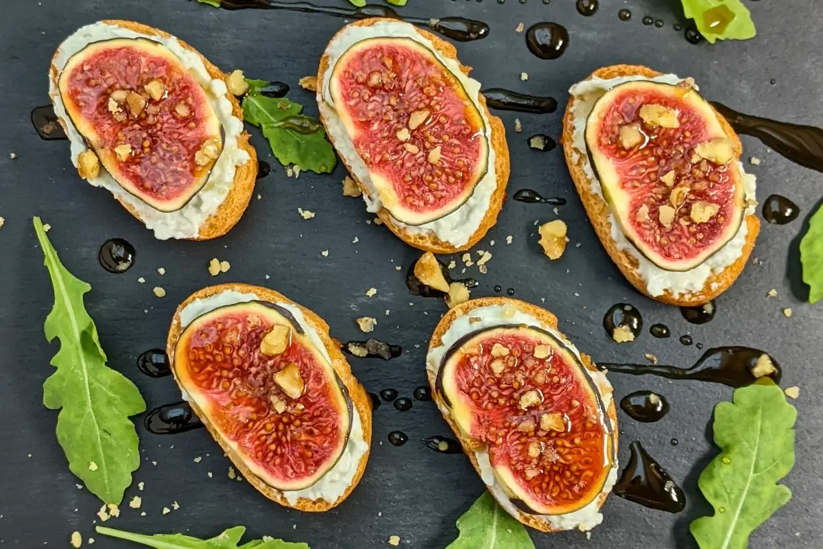 Fig and Whipped Blue Cheese Crostini Appetizers - Italian toasts with fresh figs and whipped blue cheese.