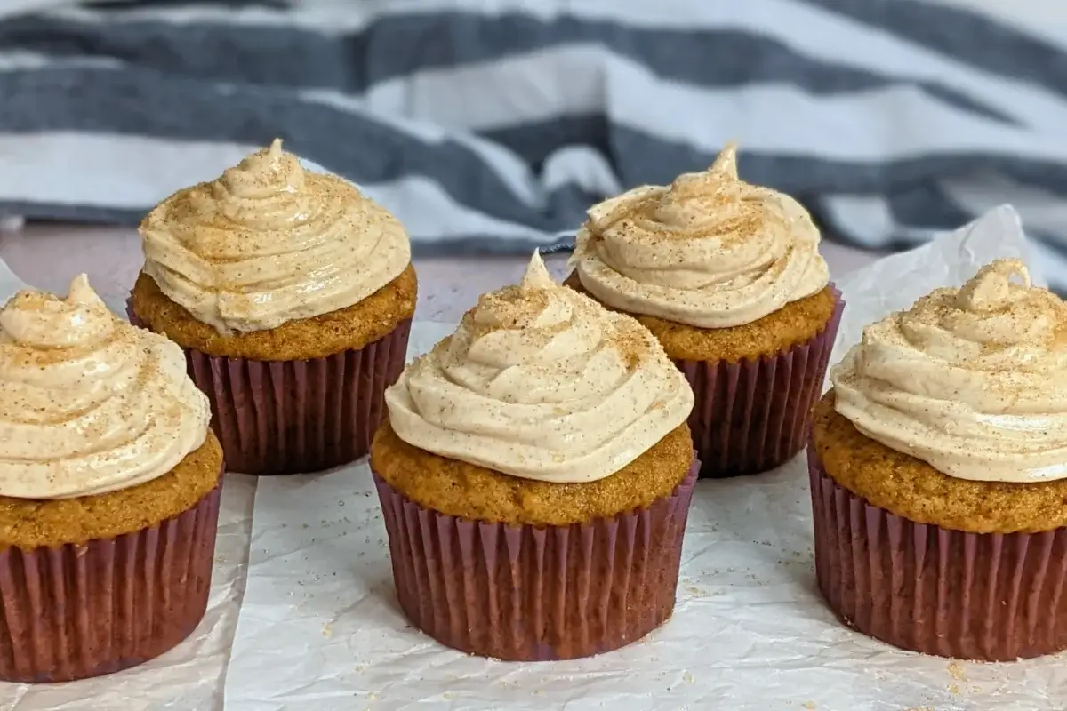 Pumpkin Cheesecake Cupcakes with Cinnamon Cream Cheese Icing - pumpkin cupcakes with a cheesecake filling and cinnamon cream cheese frosting.