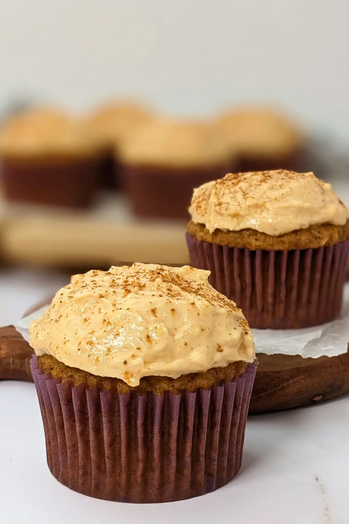 Pumpkin Cupcakes with Pumpkin Greek Yogurt Frosting - fall cupcakes with a healthy forsting made with Greek yogurt and pumpkin puree.