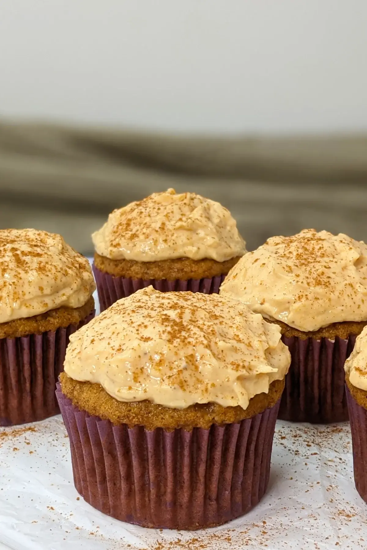 Pumpkin Cupcakes with Pumpkin Greek Yogurt Frosting - fall cupcakes with a healthy forsting made with Greek yogurt and pumpkin puree.