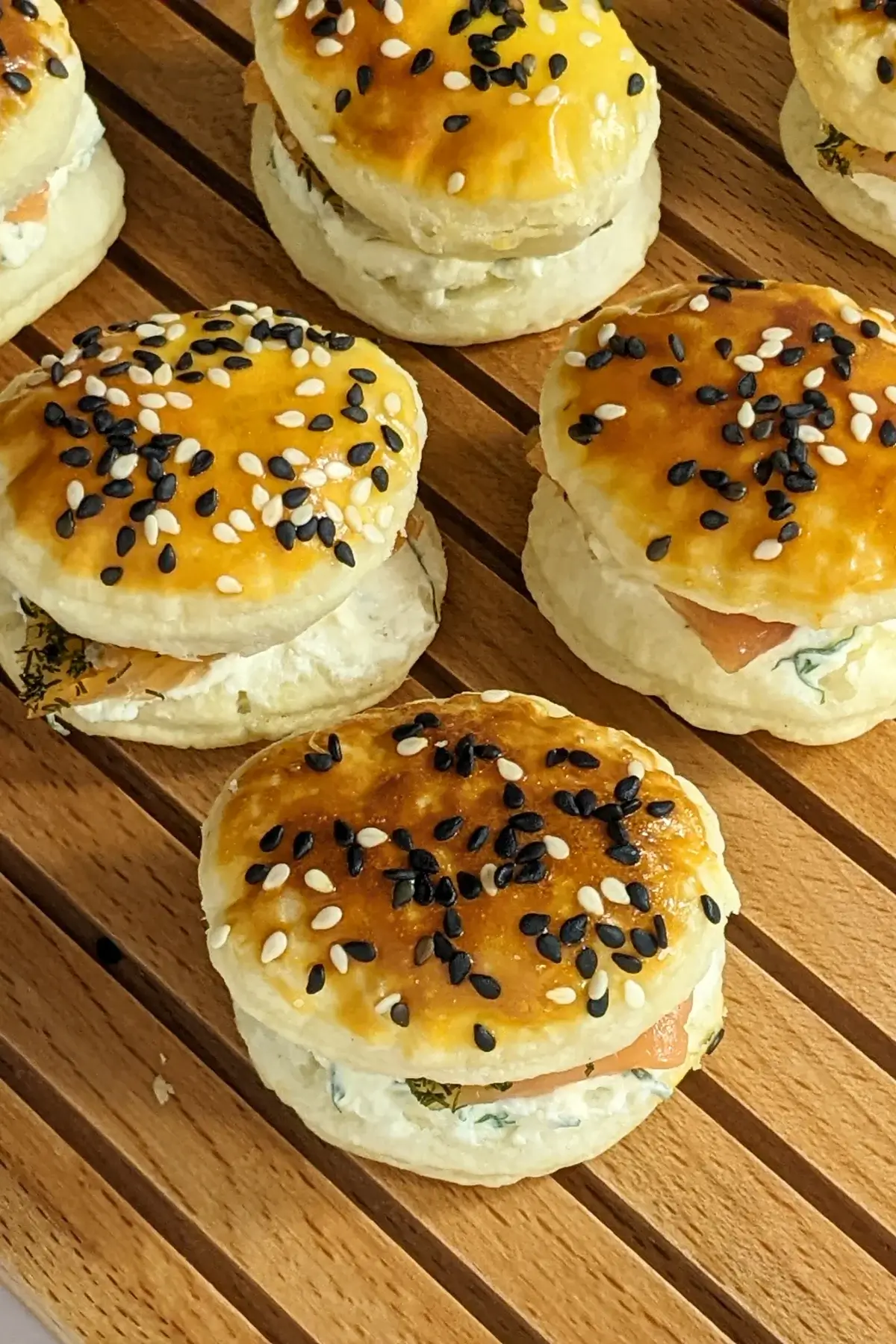 Smoked Salmon and Cream Cheese Puffs - puff pastry appetizers made with a cream cheese-dill-dried garlic filling that is topped with smoked salmon, sandwiched between homemade puff pastry shells.