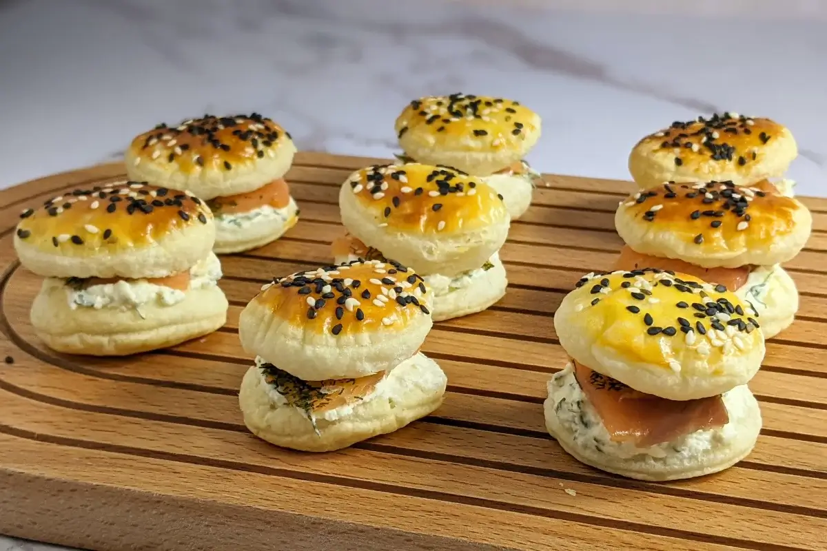 Smoked Salmon and Cream Cheese Puffs - puff pastry appetizers made with a cream cheese-dill-dried garlic filling that is topped with smoked salmon, sandwiched between homemade puff pastry shells.